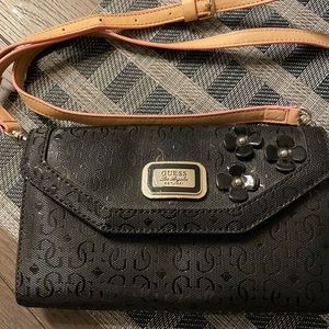 Guess small crossbody , super cute like new